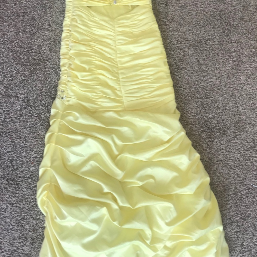Yellow strapless prom dress. - Picture 3 of 6